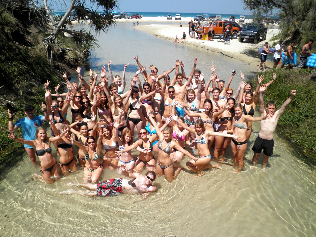 58b329a95e__Lexis photo of students on Fraser Island.jpg