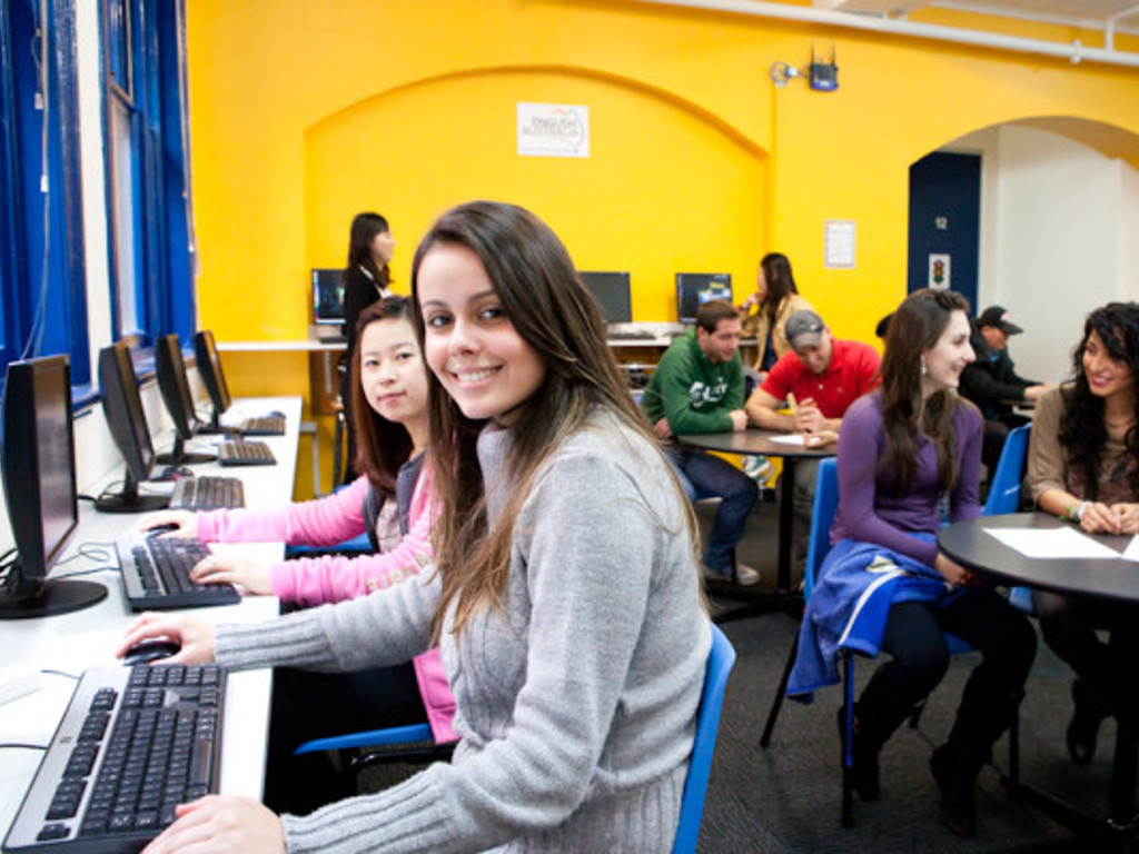 58b02e3a07__3. IH photo of computer and common area.jpg